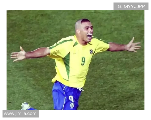 足球明星传奇发型女图片展示时尚魅力与个性风采的完美结合