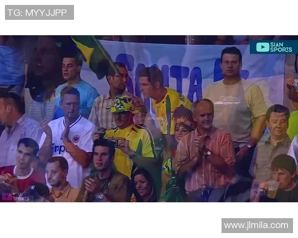 阿根廷足球明星枕头带你体验梦幻足球之旅的舒适与激情 阿根廷足球明星枕头带你体验梦幻足球之旅的舒适与激情