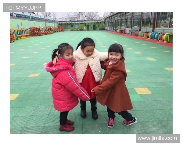 阿联酋赠送足球明星表情包引发热议球迷纷纷点赞分享欢乐瞬间