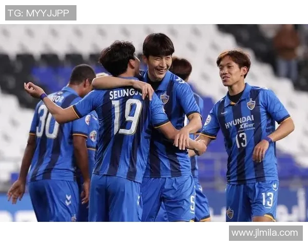 帕斯光荣与蔚山现代的激烈对决揭示足球战术与团队精神的完美结合 帕斯光荣与蔚山现代的激烈对决揭示足球战术与团队精神的完美结合